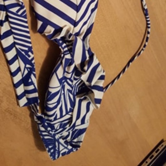 Volcom swimtop - Picture 4 of 5